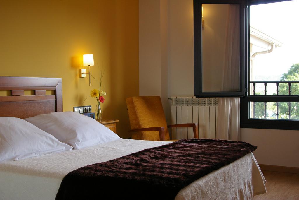 Hotel Cristina Noreña Esterno foto