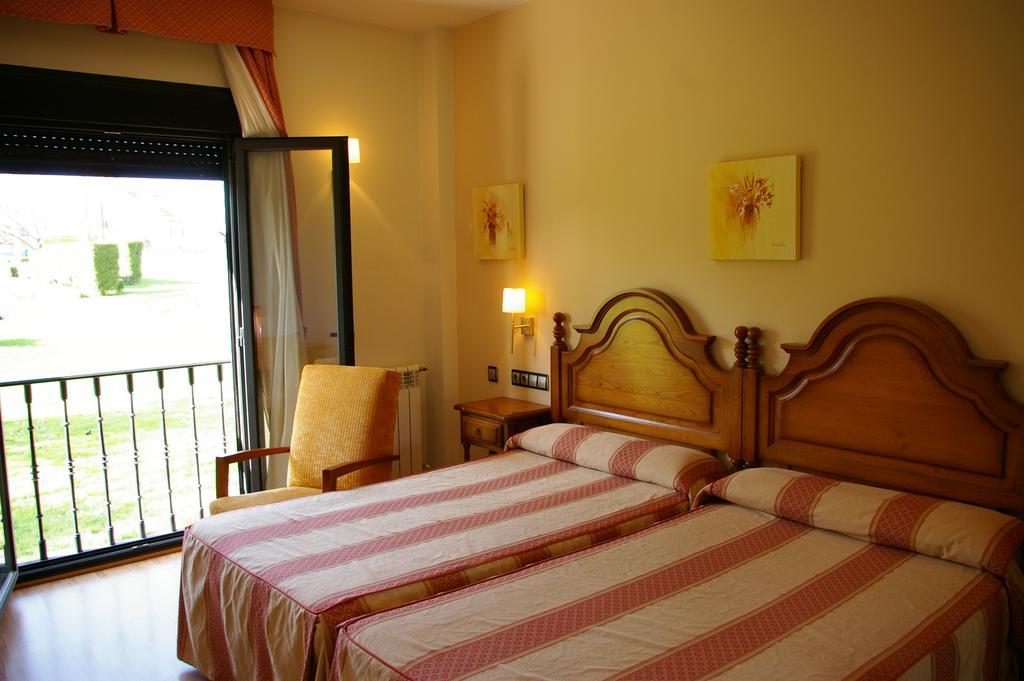 Hotel Cristina Noreña Esterno foto