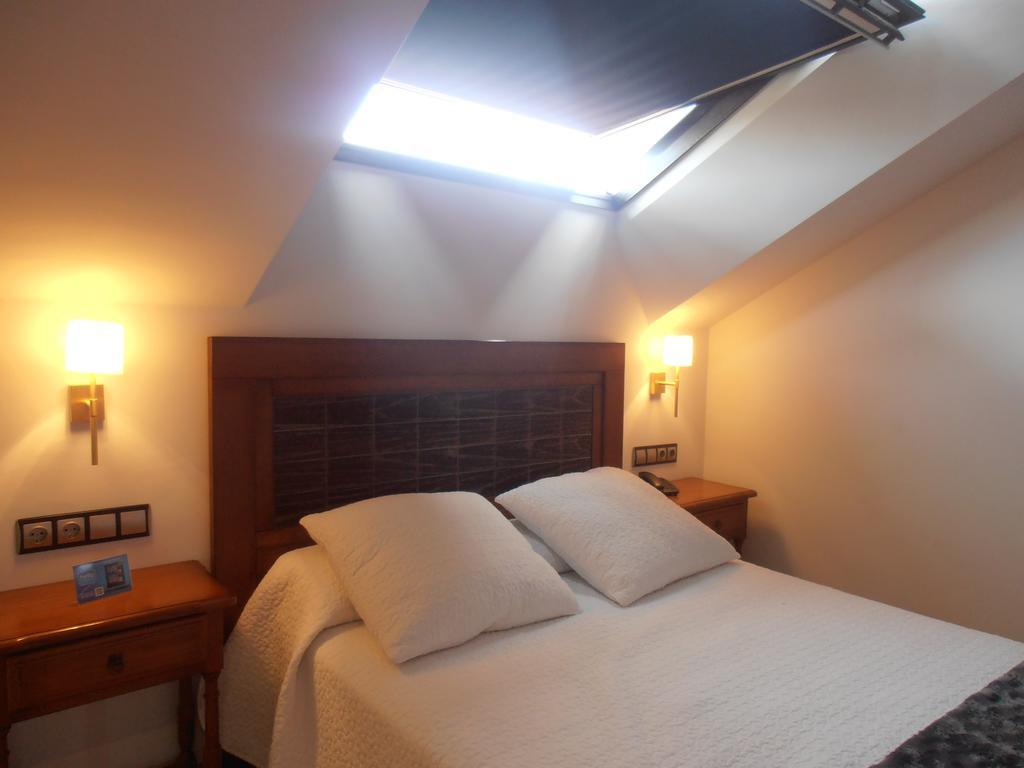 Hotel Cristina Noreña Camera foto