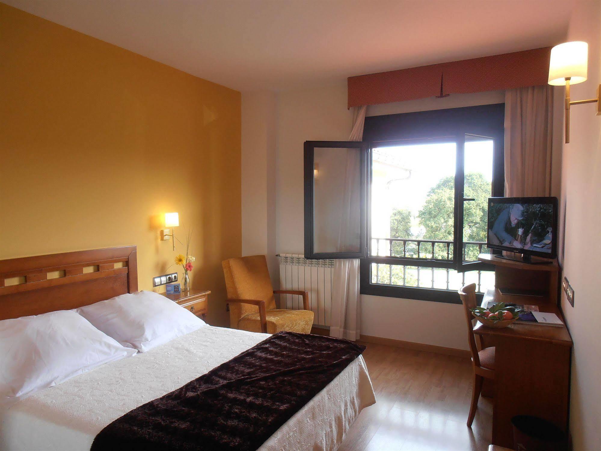 Hotel Cristina Noreña Esterno foto